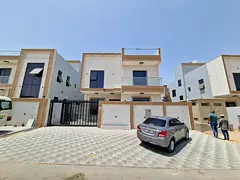 For sale, a villa with a roof and built-in wardrobes, consisting of 6 master bedrooms, a living room
