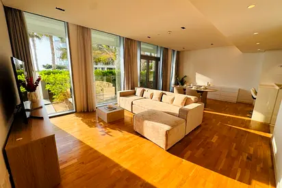 Waterfront View | Stylish Apartment | Vacant
