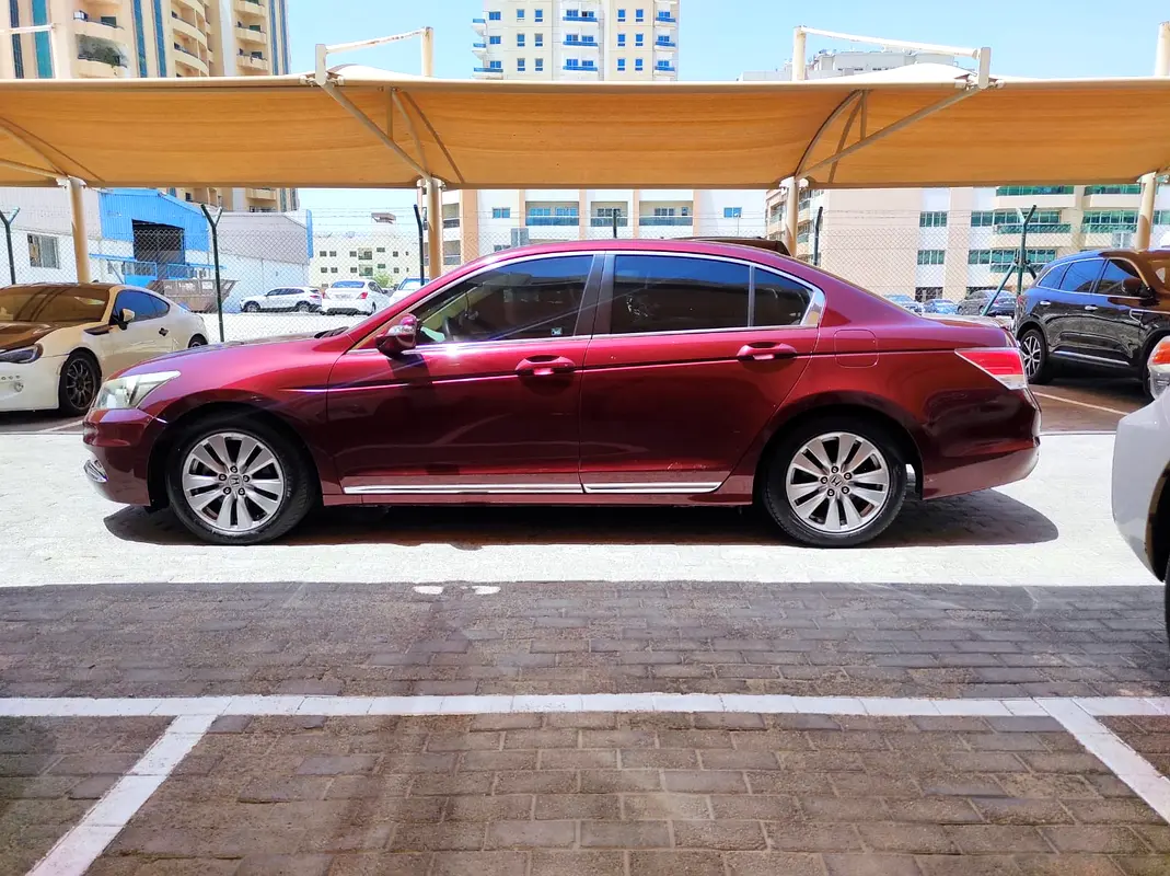 Honda Accord 2012 — photo 1 of 10