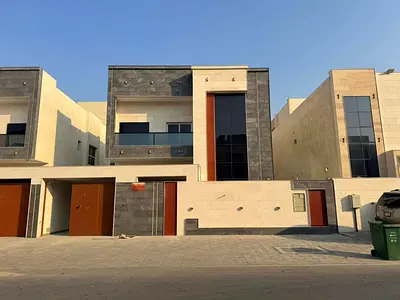 For sale in Al-Amrah: a villa with 5 master bedrooms, a majlis (formal sitting room), a spacious kitchen, and a maid's room.