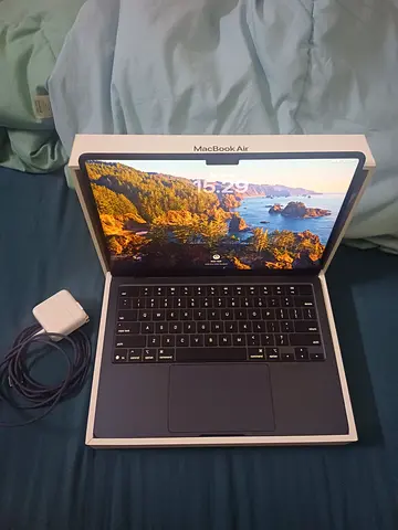 Macbook Air M4 under warranty full complete