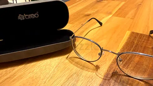 Minimalist round eyeglasses with case
