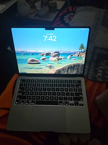 Apple MacBook Air with Retina Display and Touch ID
