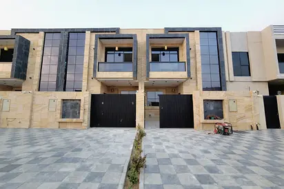 Great Opportunity – 5 Master Bedrooms + Spacious Yard