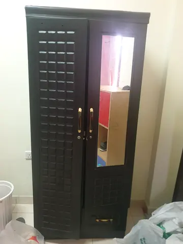 2 cupboard with 150 aed