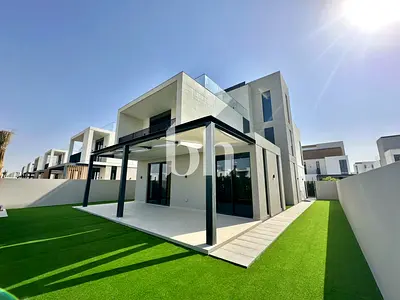 Prime Location | Corner Plot | Huge Layout