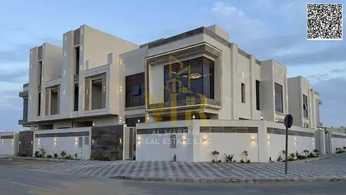 Corner villa, two floors and a roof, five rooms, prime location close to public amenities, price in