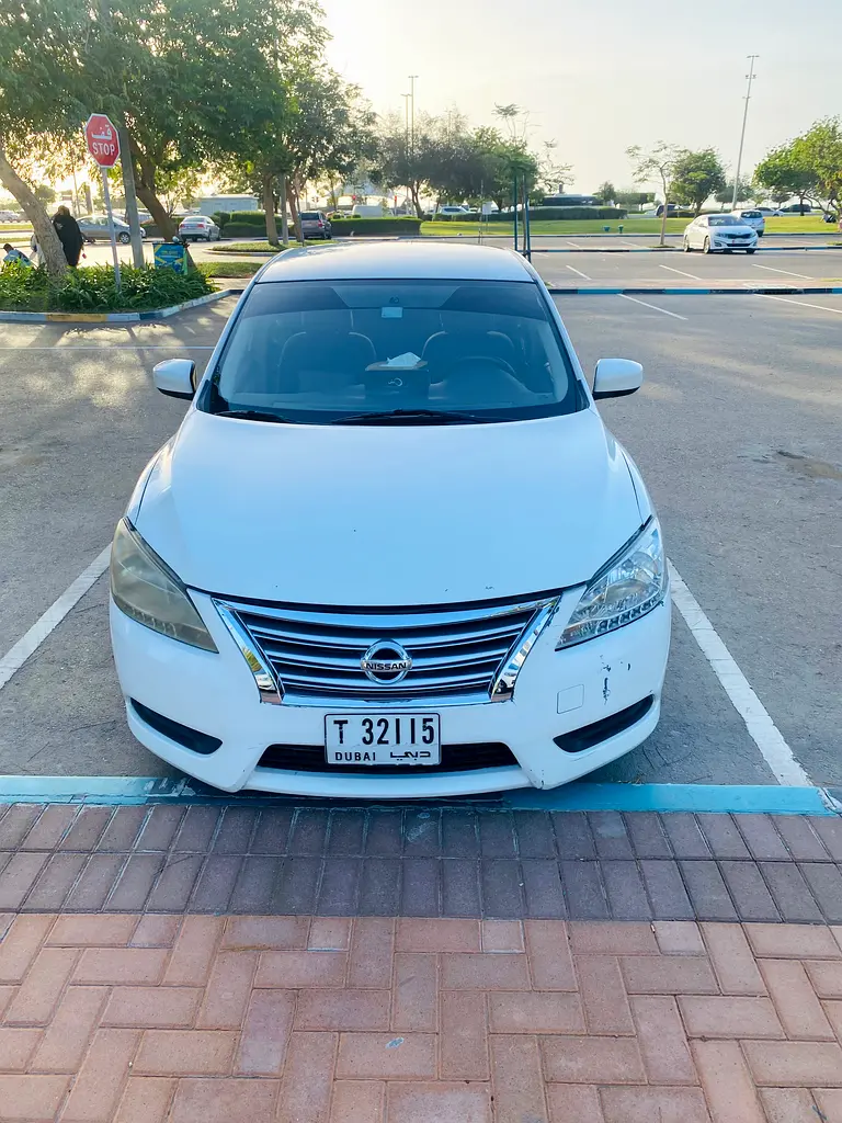 Nissan Sentra 2013 — photo 1 of 19