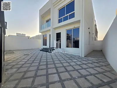 Freehold . Modern villa on a main street,No service fees