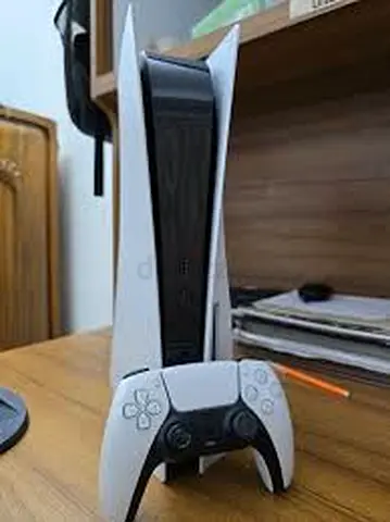 PS5 disc version with 7 games