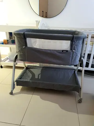 Giggles Watson Side Bassinet with Glide Function - Like New