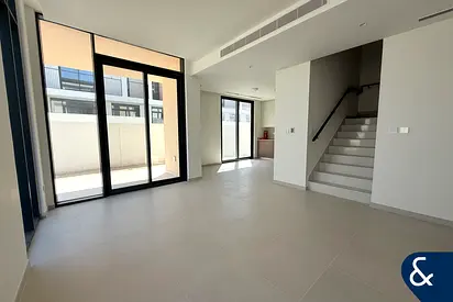 Single Row | End Unit | Vacant on Transfer