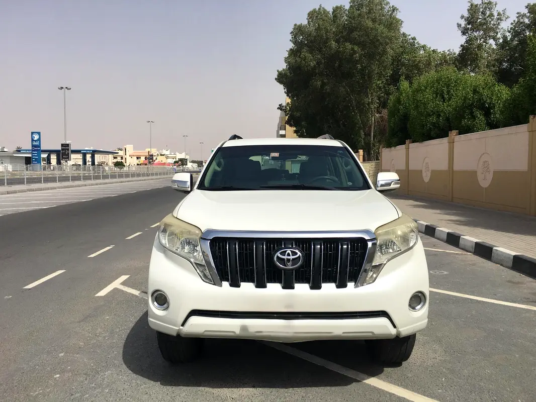 Toyota Prado 2015 — photo 1 of 13