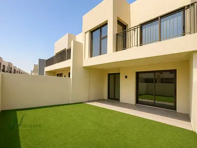 Close to Amenities| Middle Unit| Single Row| Ready