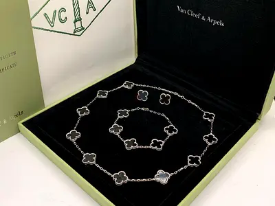 Van Cleef Arpels set for women