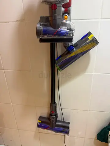 Dyson cordless stick vacuum (tower-style) with multiple attachments - V12 Detect Slim Absolute