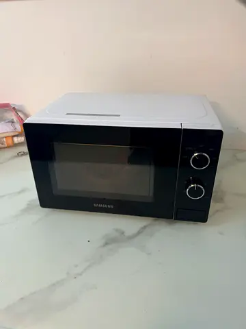 Samsung Compact Microwave Oven - Manual Dial Controls, Good Working Condition