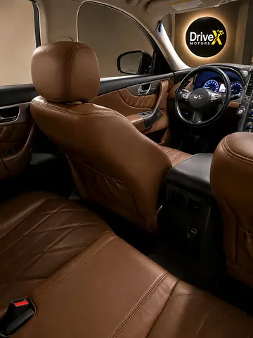 2016 Infiniti QX70 — фото 11