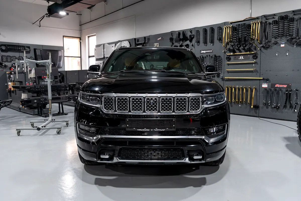 Jeep Grand Wagoneer 2023 — photo 1 of 20