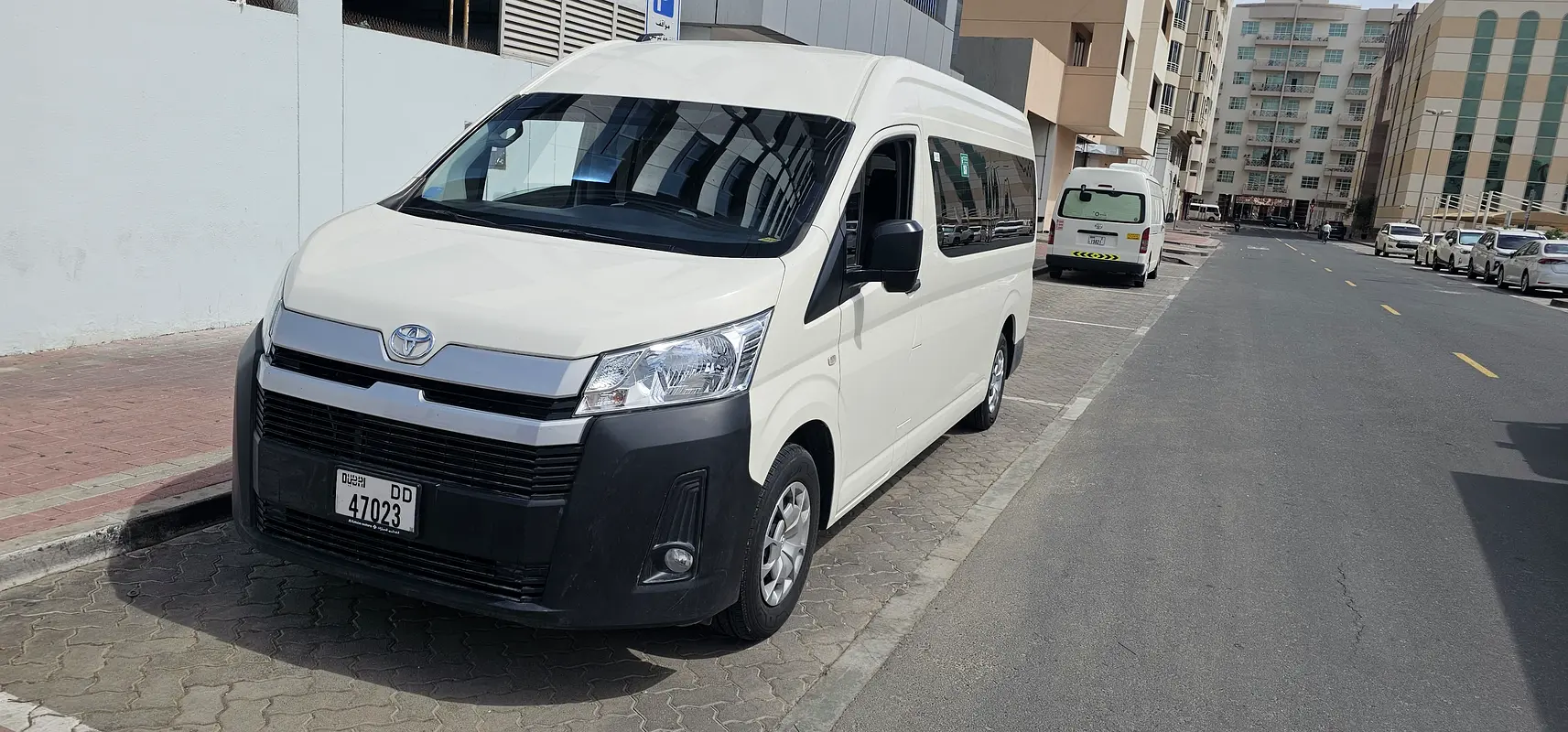 Toyota Hiace 2021 — photo 1 of 5