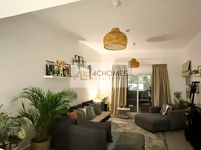 Spacious 1BR Huge Terrace Vacant on Transfer