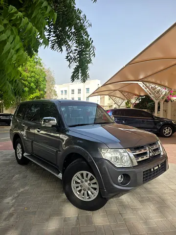 Mitsubishi Pajero GLS MID 2014 - GCC Specs - Well Maintained