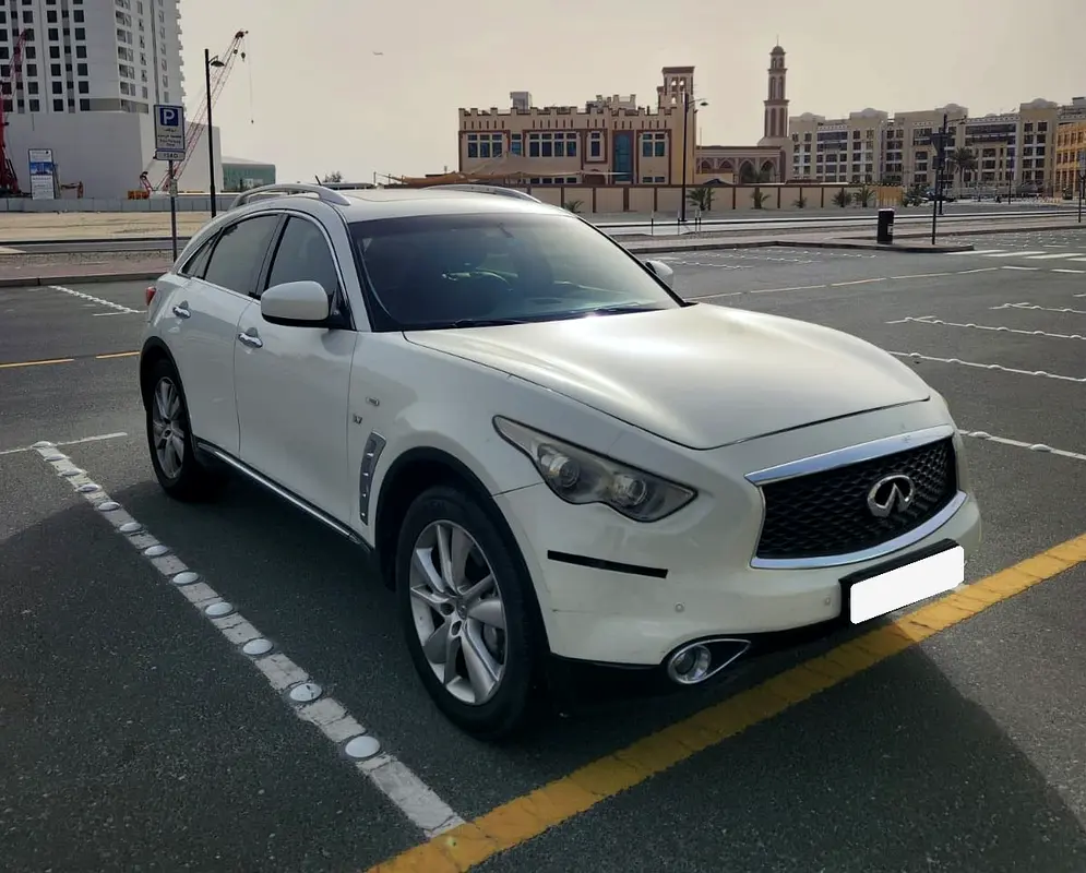 Infiniti QX70 2015 — photo 1 of 15