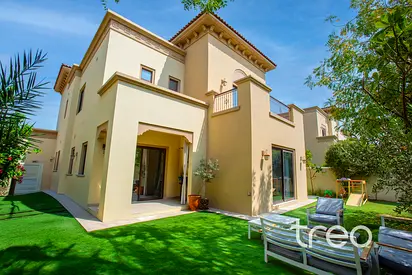 Largest Layout | Open Living | White Wood