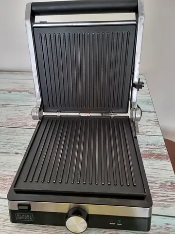 Bread toaster