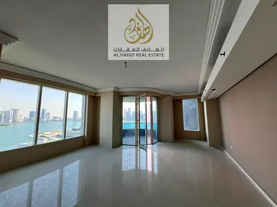للإيجار في الشارقة – المجاز 3 | شقة فاخرة 3 غرف وصالة مع غرفة خادمة وستور | إطلالة كاملة على بحيرة خالد والبحر | جميع الغرف ماستر | 6 حمامات و2 بلكونة