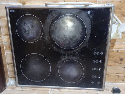 Used 4-Zone Ceramic Glass Electric Cooktop (needs cleaning)