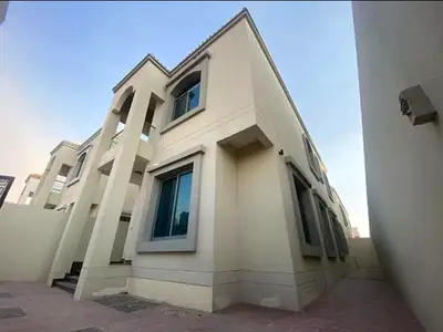 للايجار في الحليو1 بعجمان فيلا اول ساكن ٣ غرف صالة مجلس غرفة خادمة