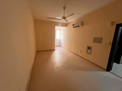 مساحه ممتازه موقع مميز علي شارع شيخ عمار تسهيلات في الدفعات قريب من جميع الخدمات سهل المخرج لدبي والشارقه
