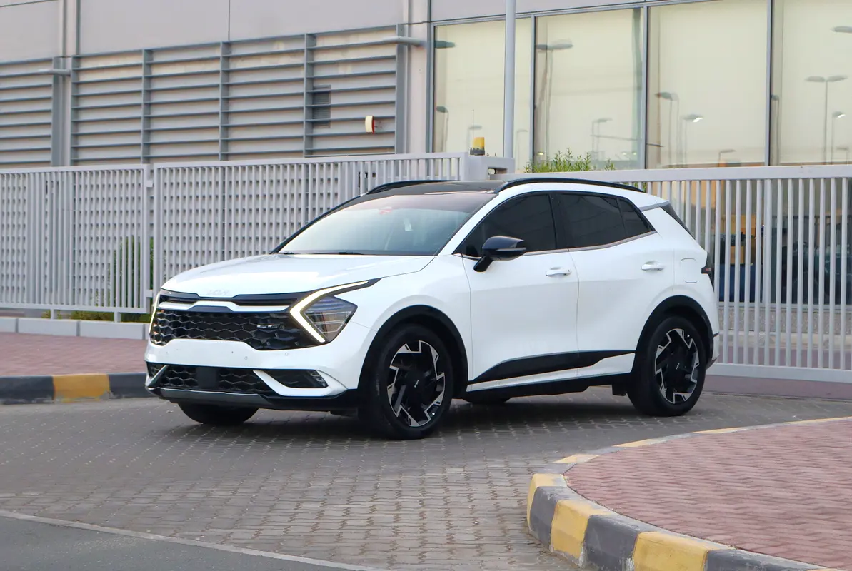 Kia Sportage 2023 — photo 1 of 15