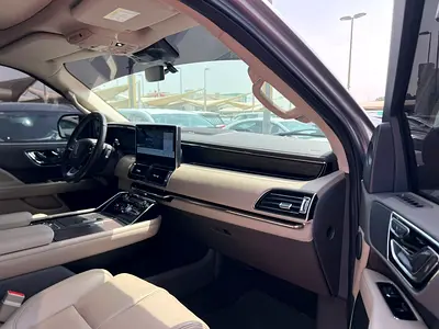 صورة 10 لـ 2022 Lincoln NAVIGATOR