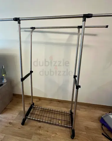 Adjustable collapsible clothes rail on wheels