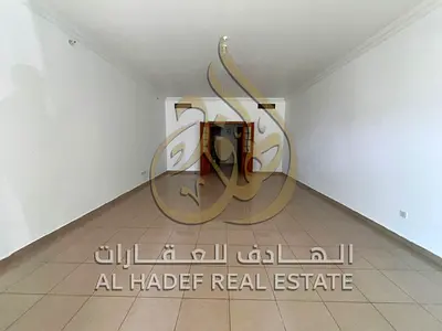 🔥 للإيجار السنوي بالشارقة – المجاز 3 🔥 🌊 فرصة مميزة للسكن الراقي بإطلالة مباشرة وكاملة على بحيرة خالد 🌊 متاح الآن شقة فاخرة غرفتين وصالة مع بلكونة
