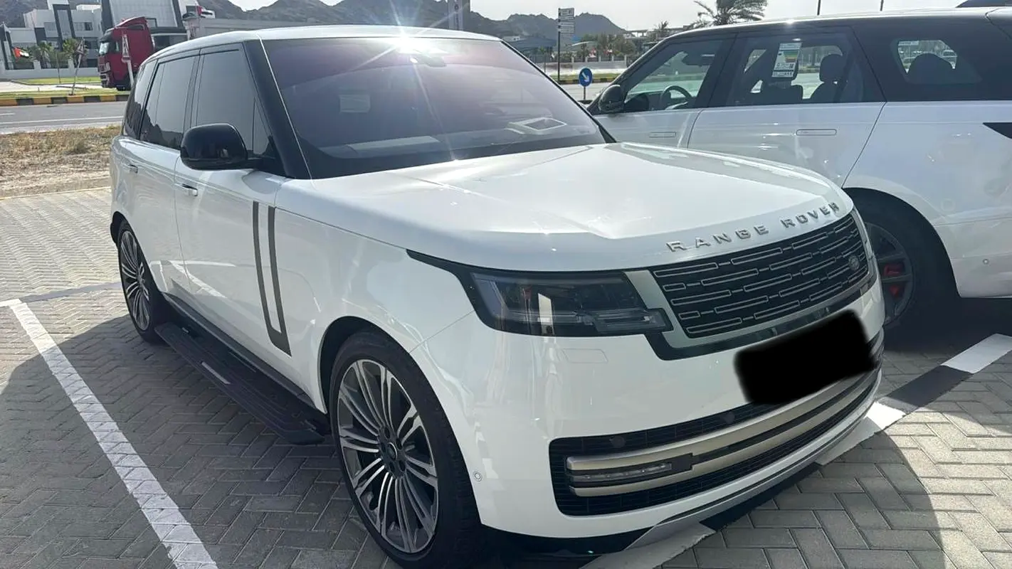 Land Rover Range Rover 2023 — photo 1 of 8