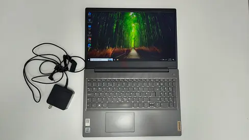 Lenovo V15g1 15.6 (i3-10 th generation)Laptop - Lightly Used with Charger