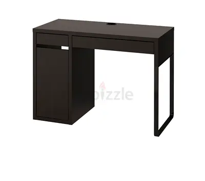 Modern Desk with Storage – Excellent Condition