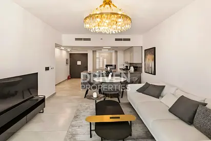 Stylish Unit | Prime Amenities | Ideal Location