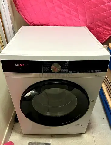 Siemens iQ300 9 kg washer 6 kg dryer 2ni 1 like new condition 👌