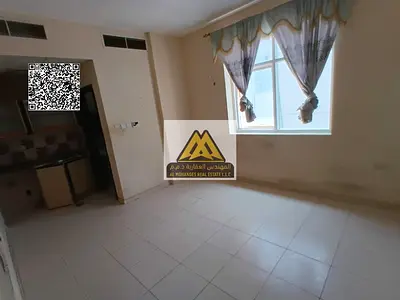 استوديو للإيجار السنوي – مطبخ منفصل + تكييف مركزي + موقع مميز قريب من جميع الخدمات