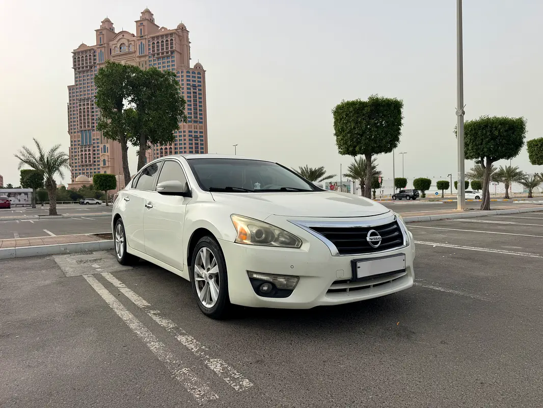 Nissan Altima 2016 — photo 1 of 14