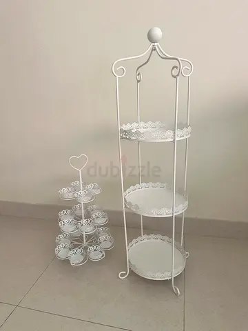 Set of cupcake and cake stand