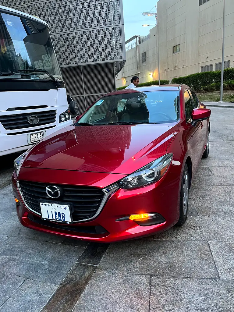 Mazda 3 2019 — photo 1 of 7