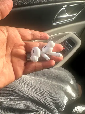 Apple AirPods Pro1st generation  Headphones no Charging case