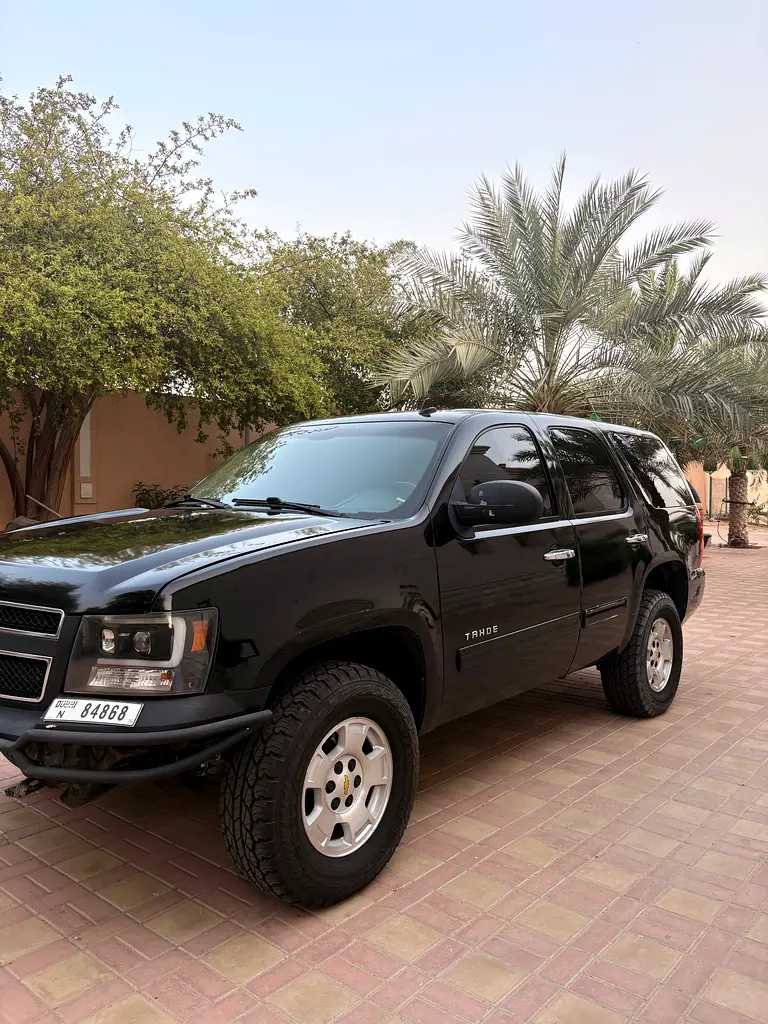 Chevrolet Tahoe 2010 — photo 1 of 9