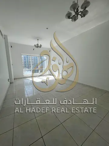 للإيجار السنوي في المجاز 1 | شقة غرفتين وصالة على شارع الملك فيصل مع تكييف على المالك