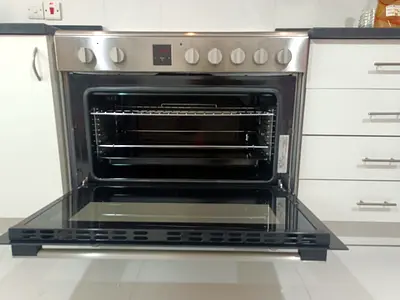 Bosch electric cooker 90 by 60 cm latest model like new condition